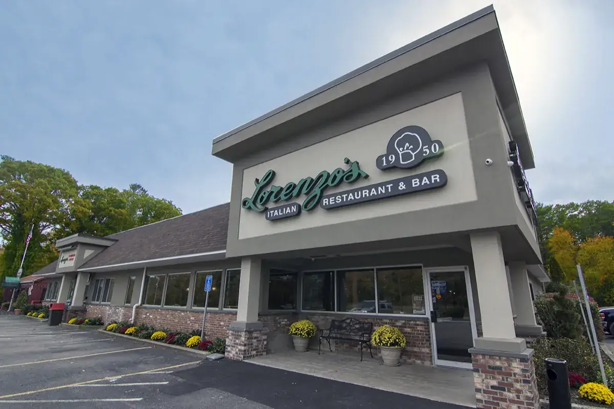 Lorenzo’s Italian Restaurant & Bar storefront on West Grove Street in Middleboro